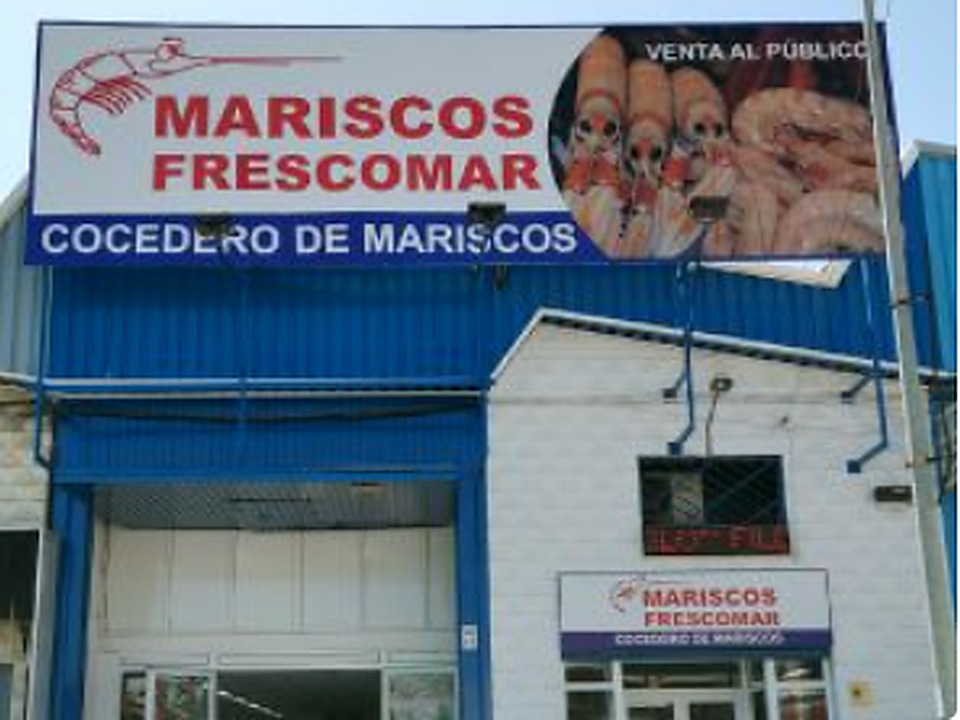 Interior de la tienda Frescomar de Coria del Río
